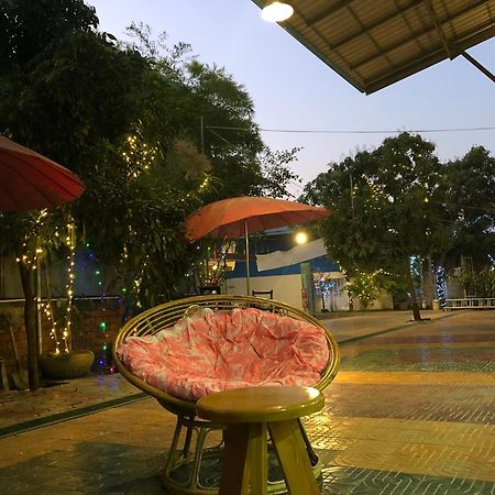 Por Chey Guesthouse Battambang Exteriör bild
