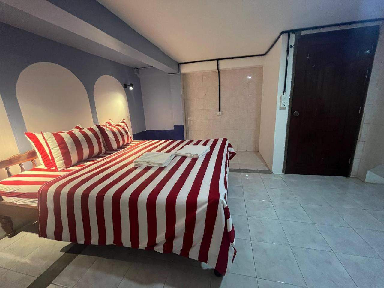 Por Chey Guesthouse Battambang Exteriör bild