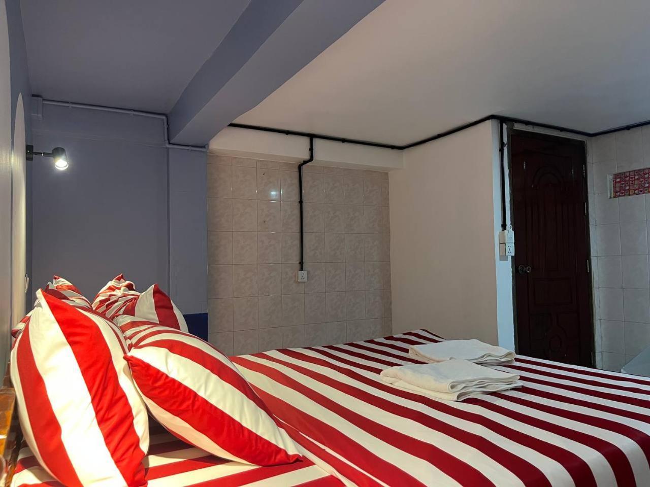 Por Chey Guesthouse Battambang Exteriör bild