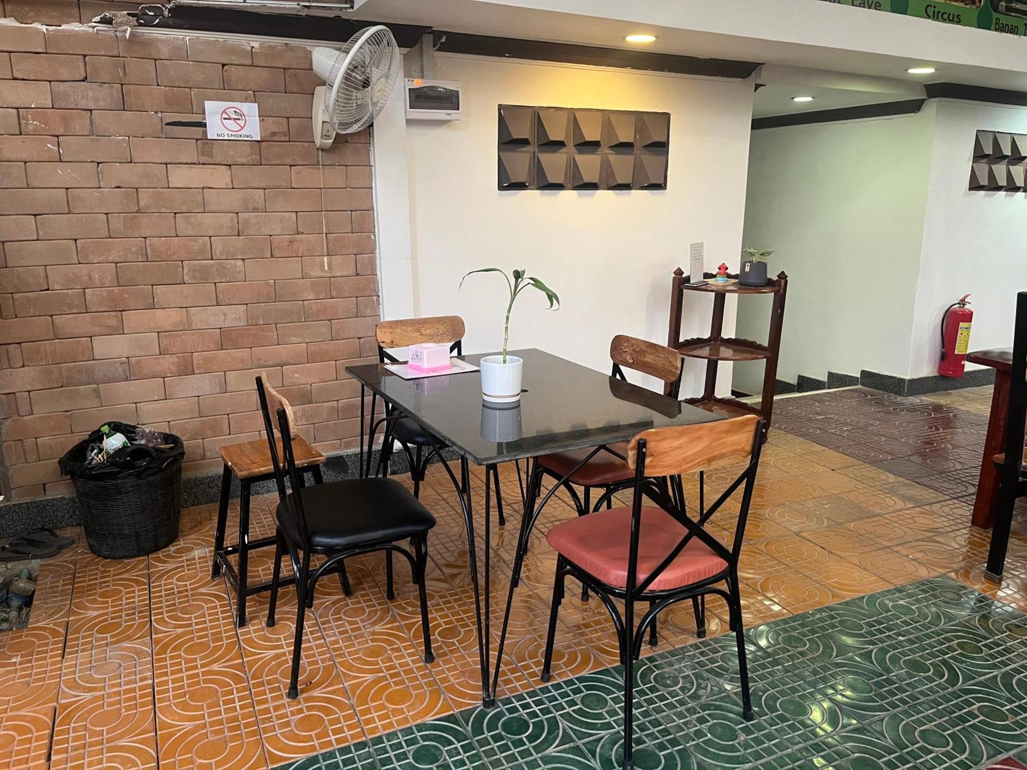 Por Chey Guesthouse Battambang Exteriör bild