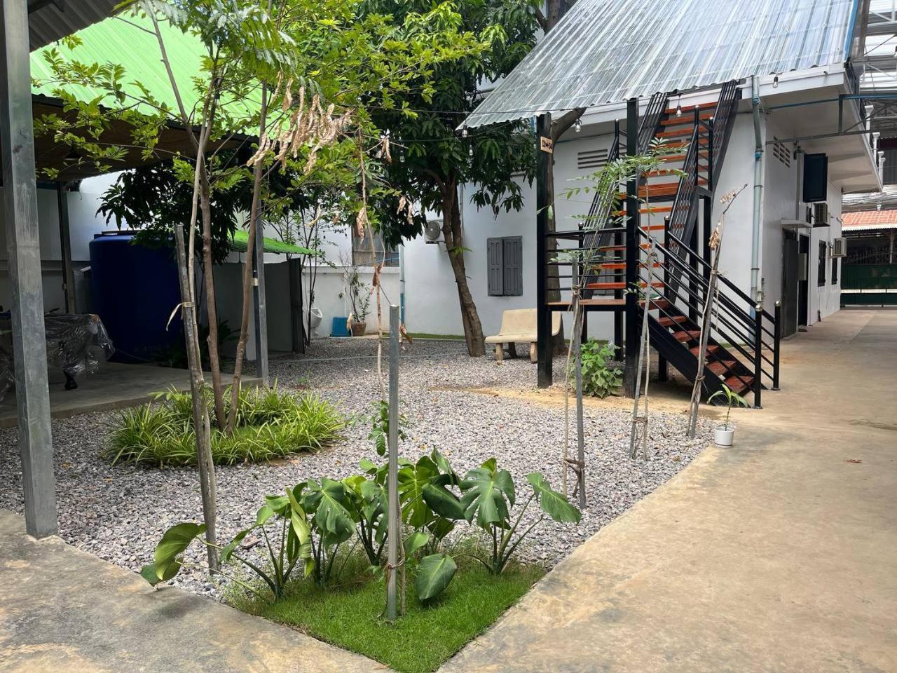 Por Chey Guesthouse Battambang Exteriör bild